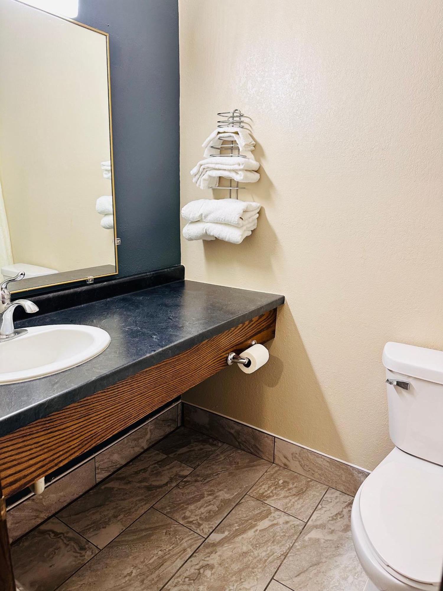 Regency Inn Hudson Exterior photo